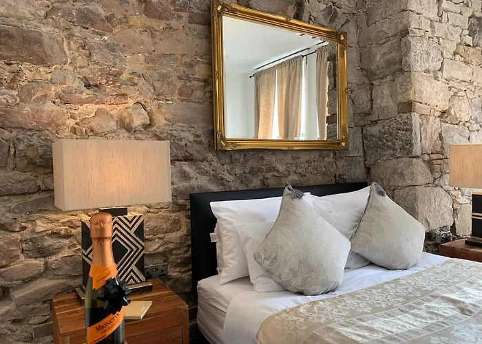 Royal Mile Suites By The Castle Edinburgh